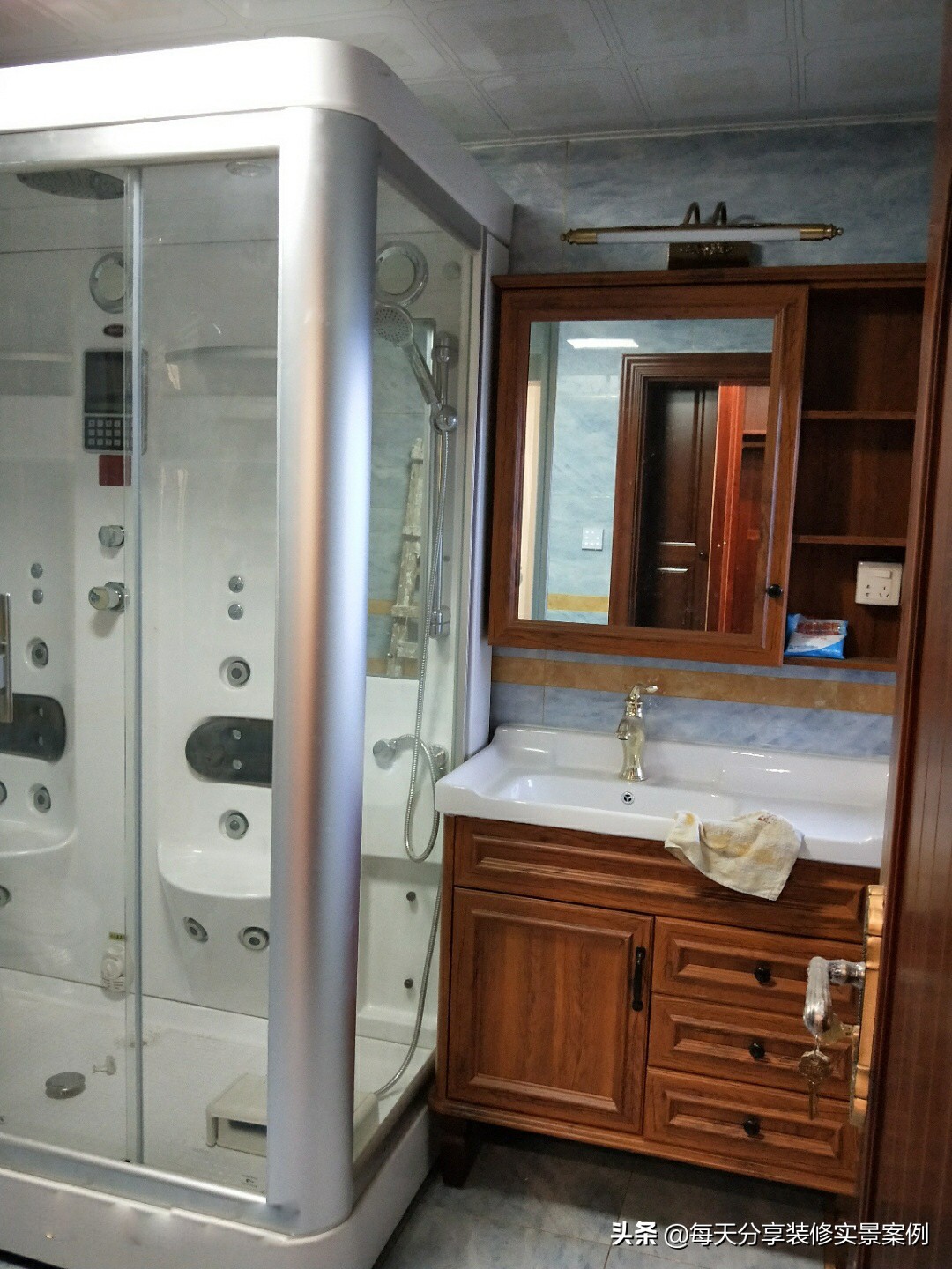 装修了一套房子,装修完一共花了25万