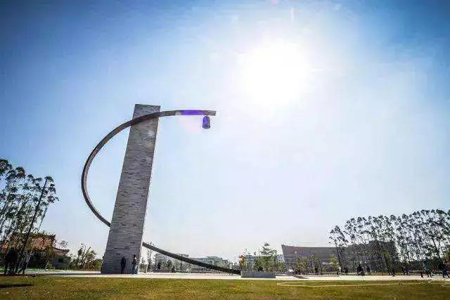 李嘉诚发家靠九龙仓码头吗,李嘉诚是什么时候收购九龙仓