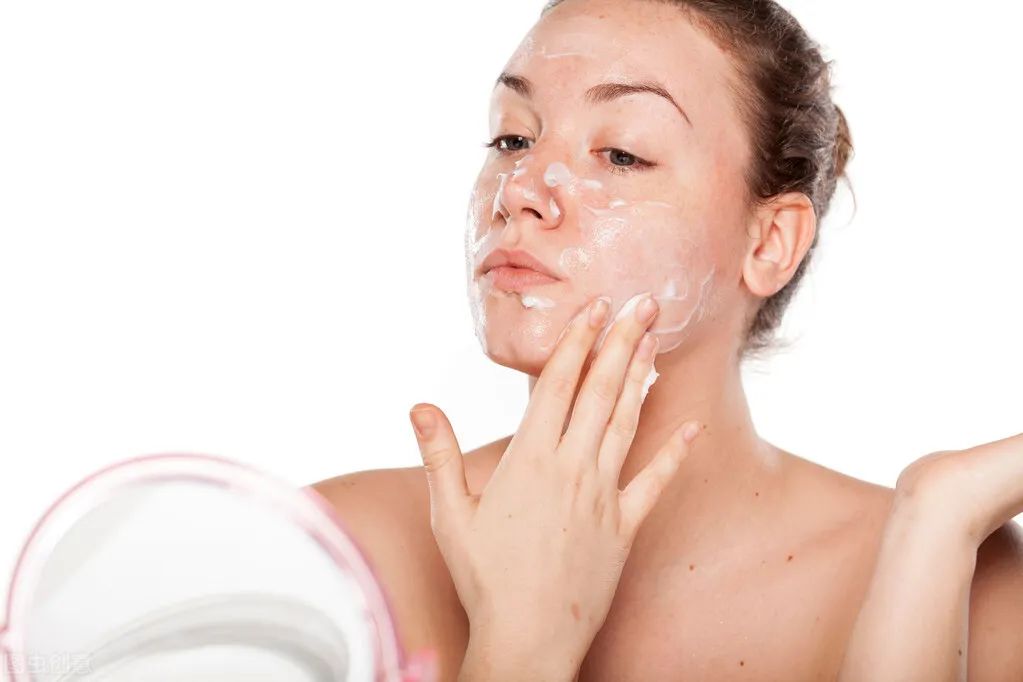 皮肤粗糙毛孔粗大出油改善方法,皮肤出油毛孔粗大吃什么药改善