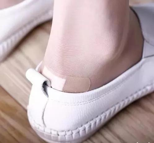 新鞋子穿着磨脚用这招不再磨脚,不管穿什么鞋都磨脚怎么办