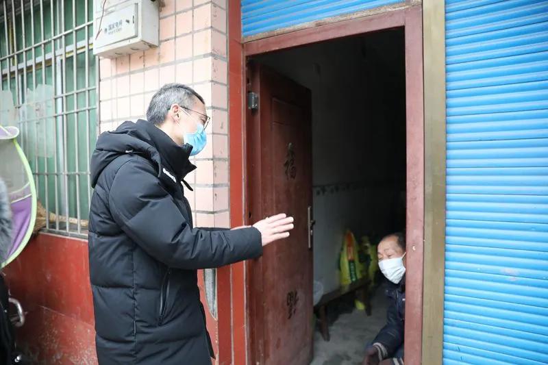 驻村工作队抗疫战贫两不误,走进一线战胜疫情