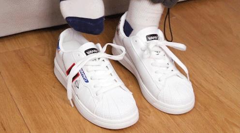 柳岩代言的运动鞋图片,柳岩代言的小白鞋