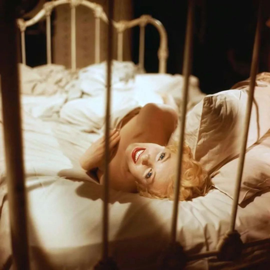 落入凡间的性感天使，36岁香消玉殒