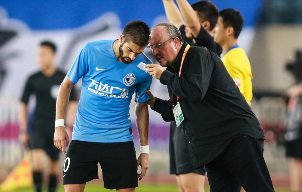 贝尼特斯是足坛出名的战术大师,贝尼特斯谈大连人续约