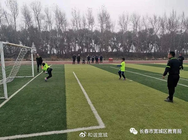 青春点燃绿茵希望汗水铸就足球梦想——宽城区教育局举办第六届中小学生足球联赛