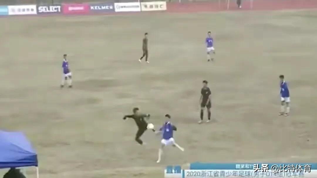 时代少年飞踢,少年凌空踢中日本人的视频