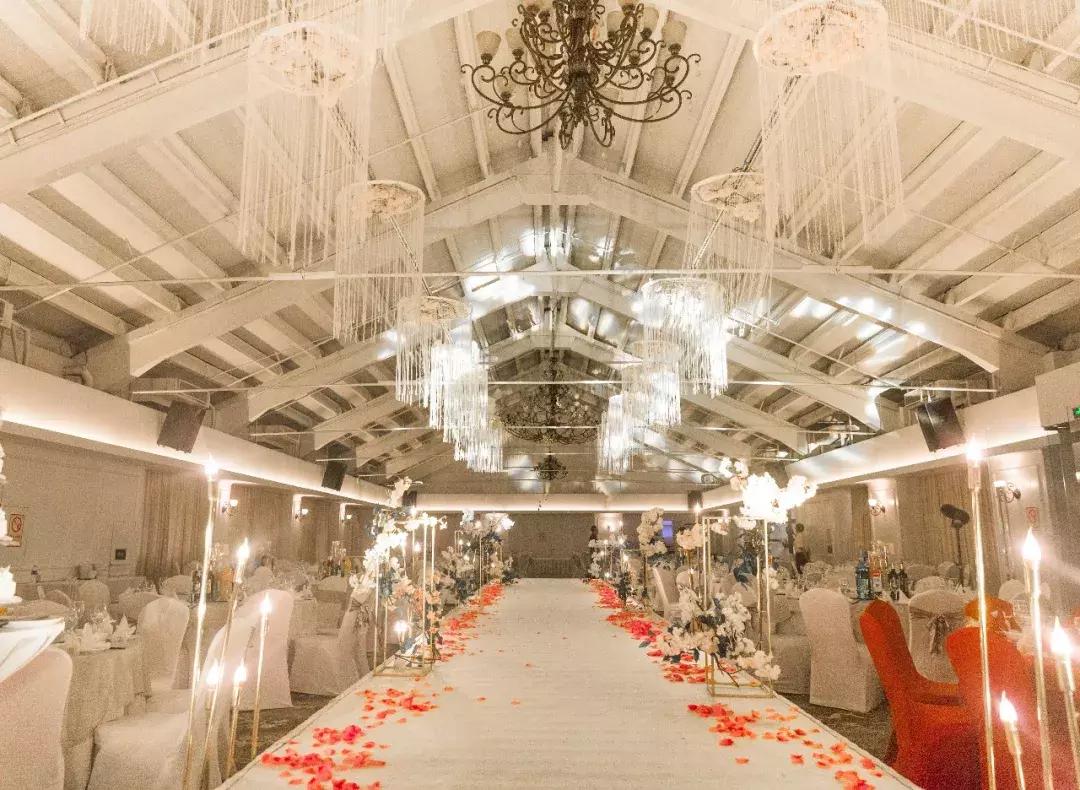 童话变现实!魔都宇宙级城堡婚礼,比爱丽丝仙境还美!