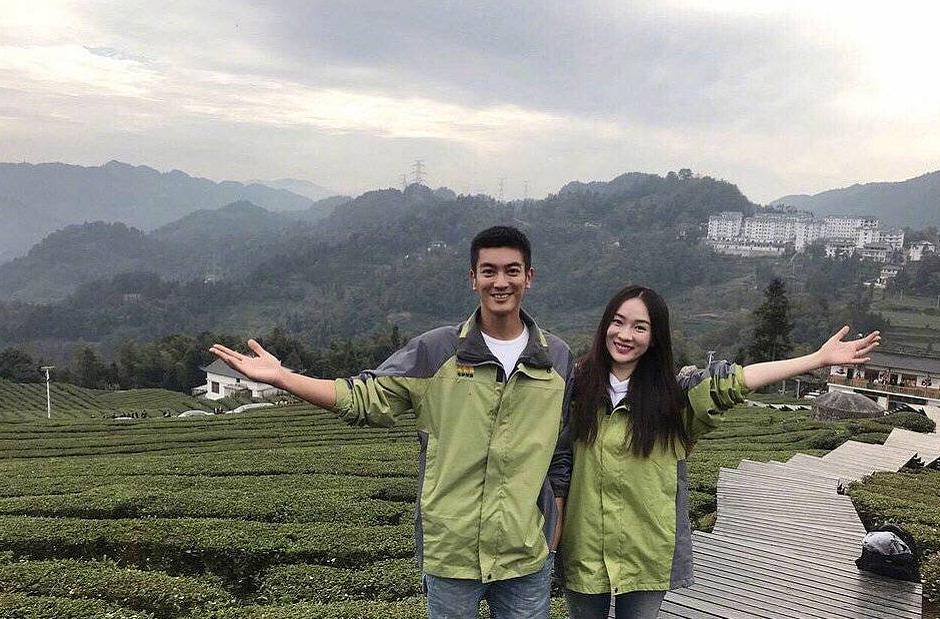 霍思燕清凉吊带裙,霍思燕露肩露脐短裤