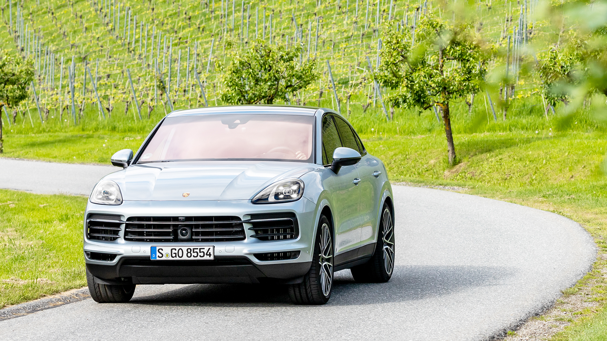 丰田皇冠是什么级别的车,丰田有个suv前面是皇冠