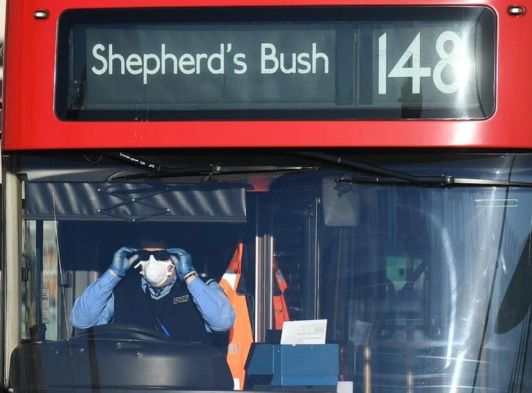 颠覆三观！外挂鹰钩鼻出街，英国人的脑洞真服了…这也叫口罩？