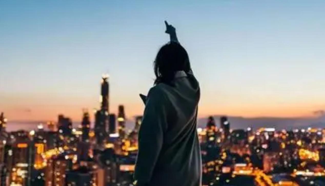 不平等的“贵子”：基于网络民族志的“小镇做题家”就读体验研究