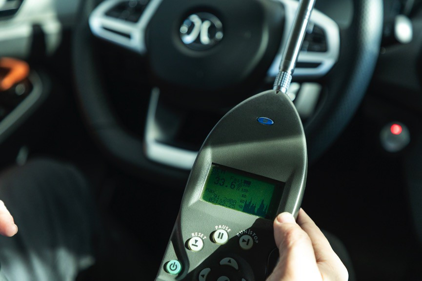 谁是静音王？NVH超越同级，绅宝智行靠它赢得市场