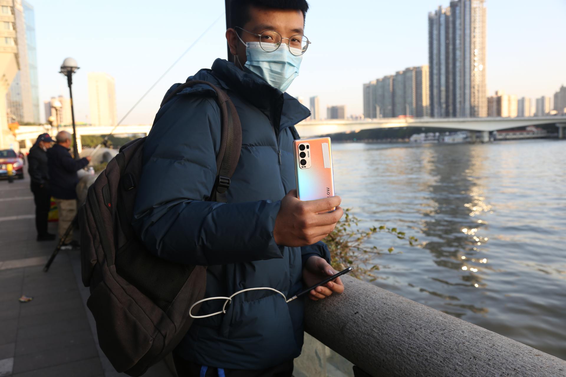 街坊之手机颜值篇:OPPO华为苹果,谁是街头最靓的“仔”?