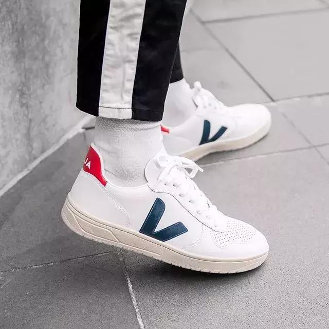 今年最流行的球鞋款式,今年流行的球鞋款式大全