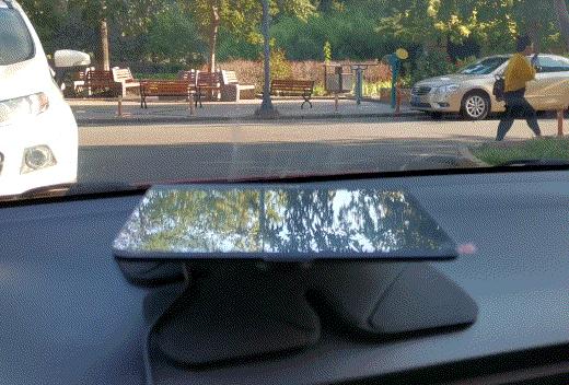 百路达HUD:听歌追剧看小猪佩奇?这才是车载导航的正确打开方式