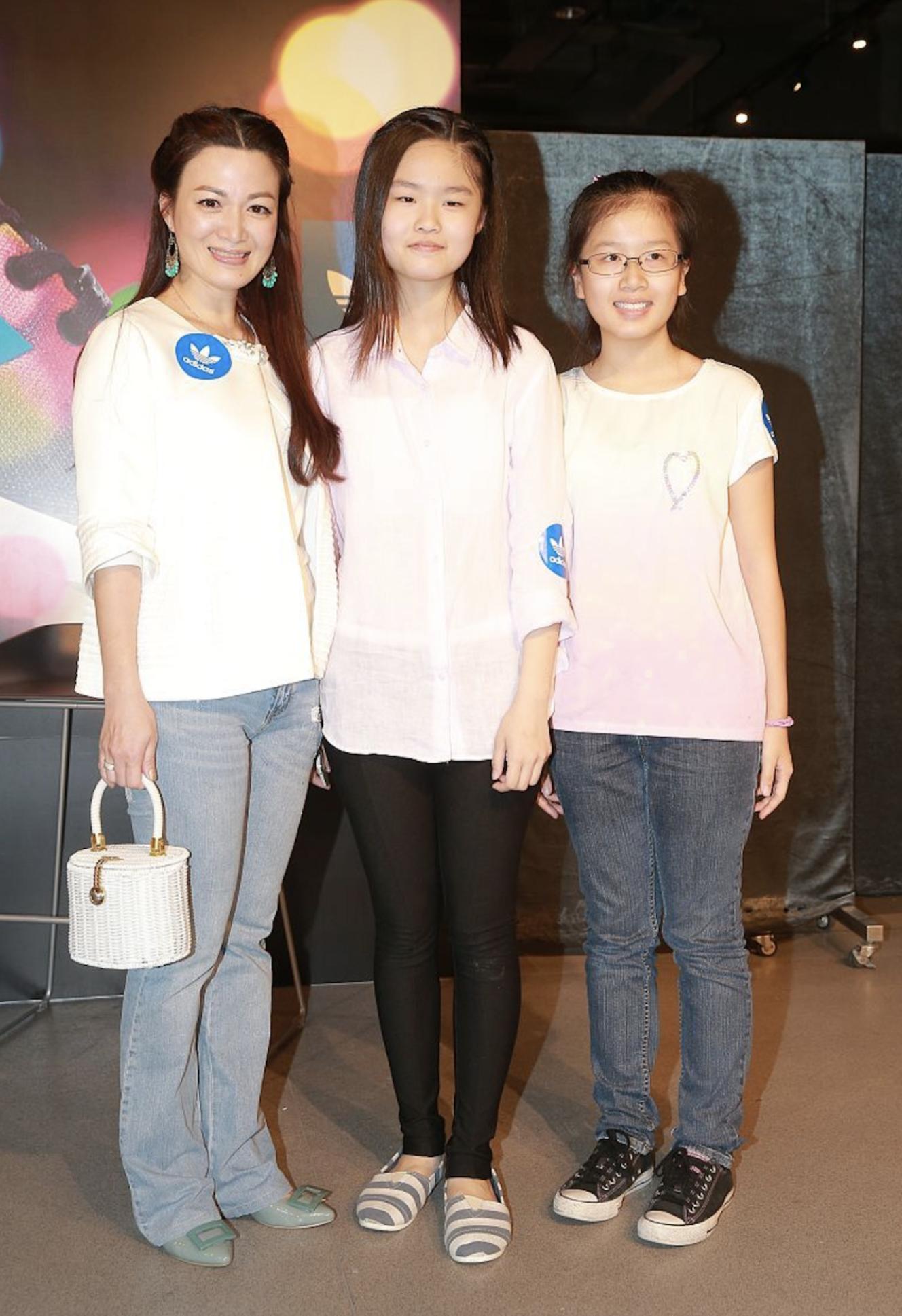 陈少霞陪富商丈夫出席婚宴,陈少霞携富商老公亮相