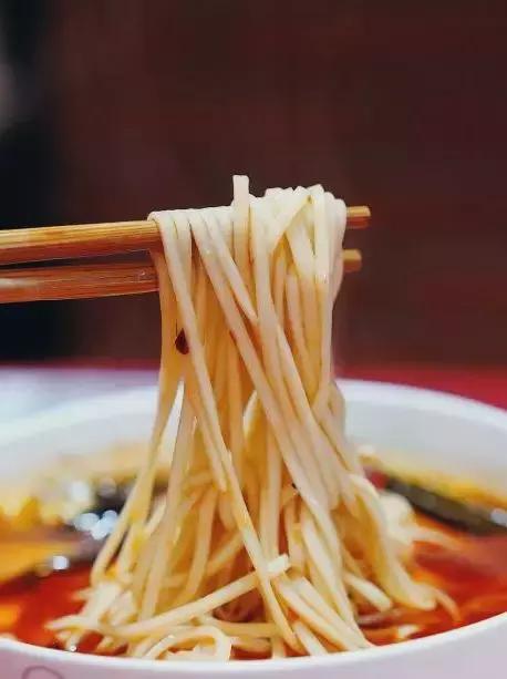 我在2018年的网红美食堆里，精挑出了这23家火爆的店给你！