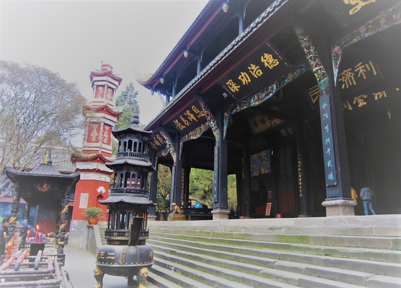 二郎腿为什么翘得很直,为什么翘二郎腿会脚往上翘