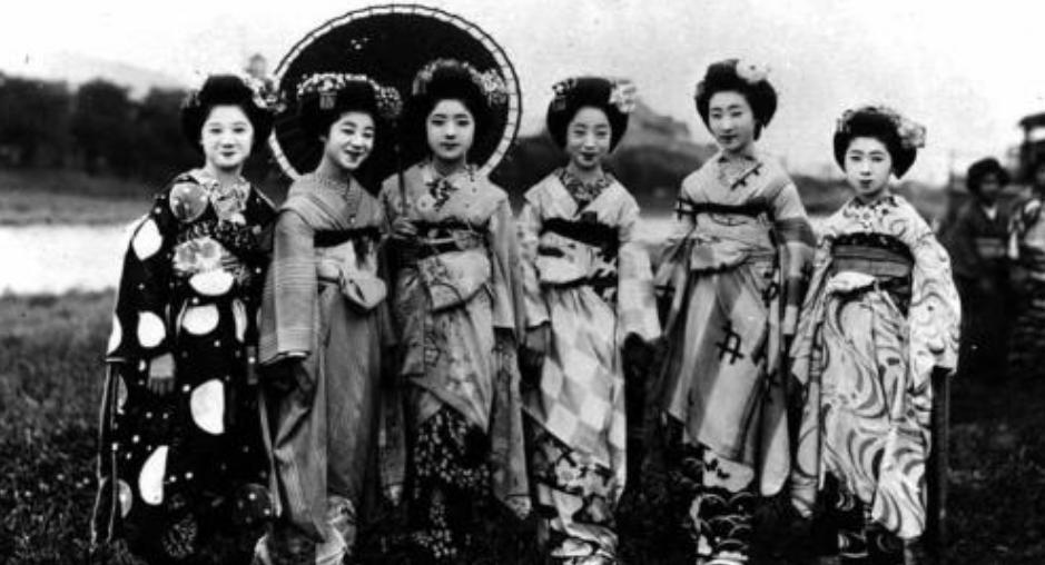 每年创收700亿美元,AV电影风靡全球,日本色情业为何如此发达?