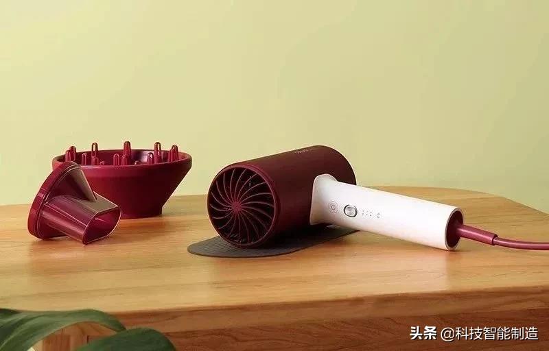吹风机界“华为”，日本顶级发型师推荐的电吹风，能吹发还能护发