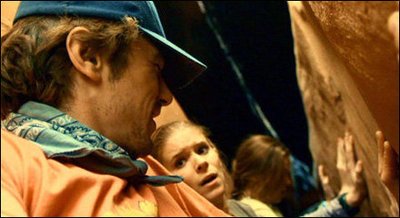 又渴又疼！手臂被石头卡住五天五夜？这部电影告诉你如何断臂求生