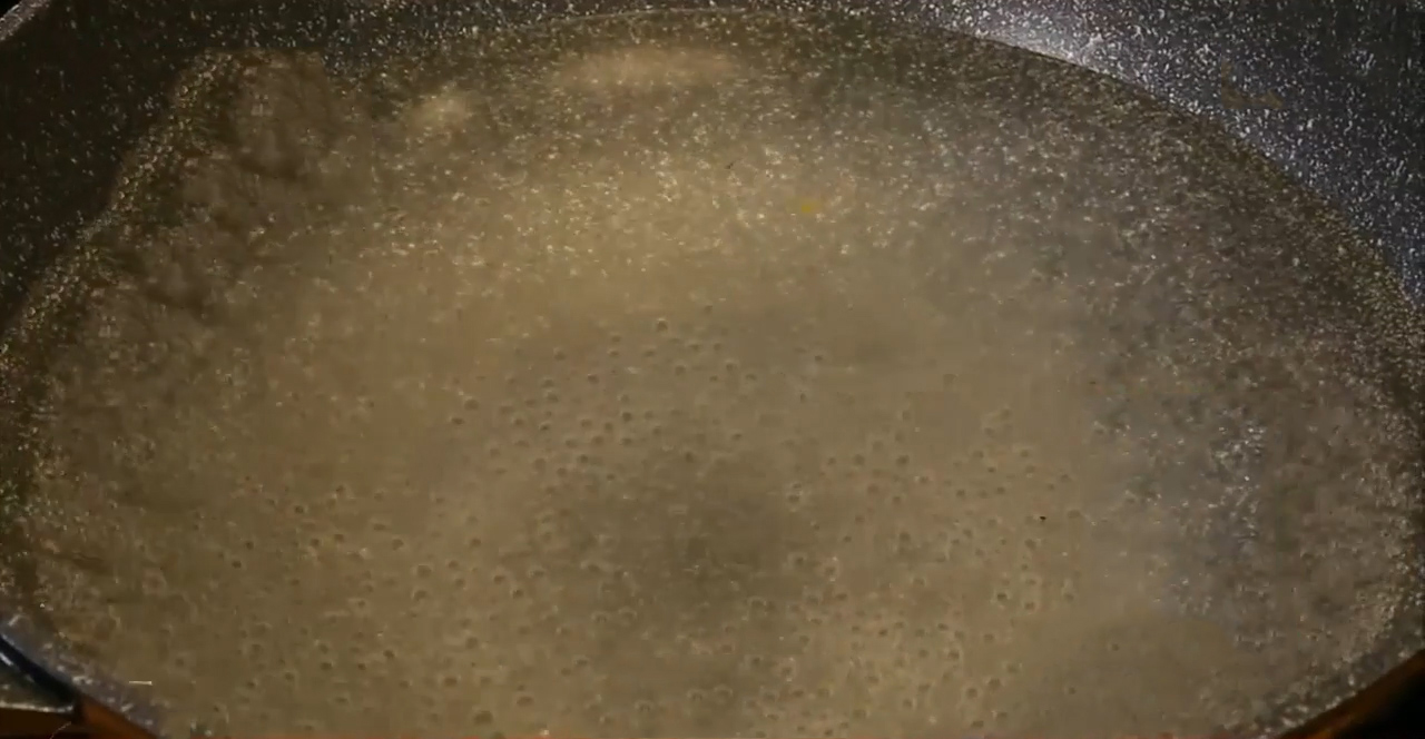 如何自制凉皮凉了也劲道,自制凉皮怎么做又滑又劲道