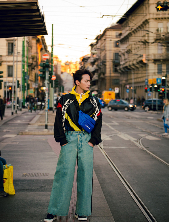 徐正溪拼接牛仔马甲,徐正溪穿搭图片