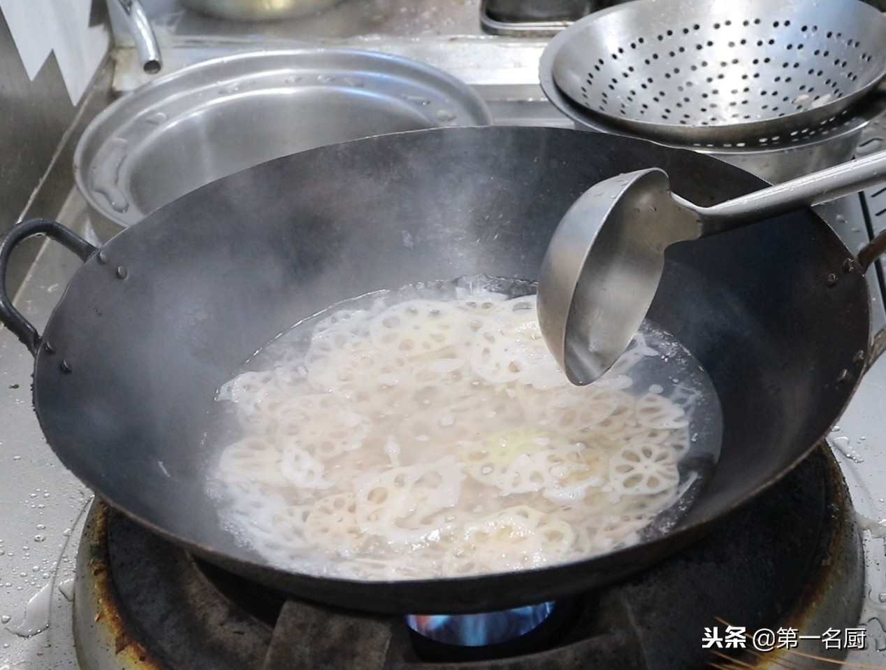 饭店凉拌姜丝莲藕做法,饭店莲藕酸甜辣味怎么做出来的