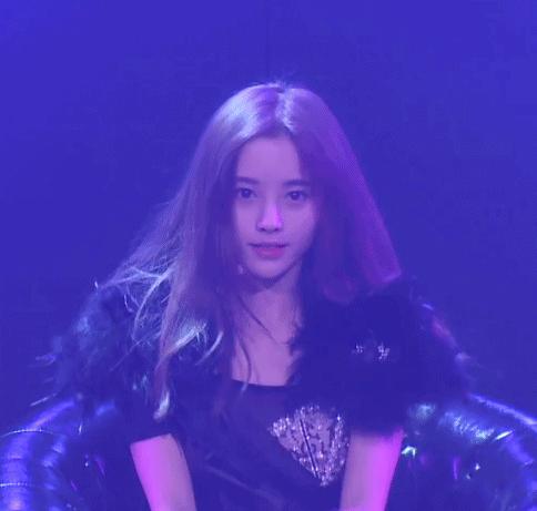 鞠婧祎4000年一遇美少女秒变,鞠婧祎和杨超越照片