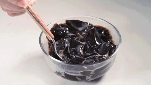 吃下这碗龟苓膏，不得不发出龟龟的声音