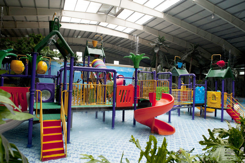 好似北京闹市中的瑶池仙境，使紧张的神经放松，运河苑温泉水世界