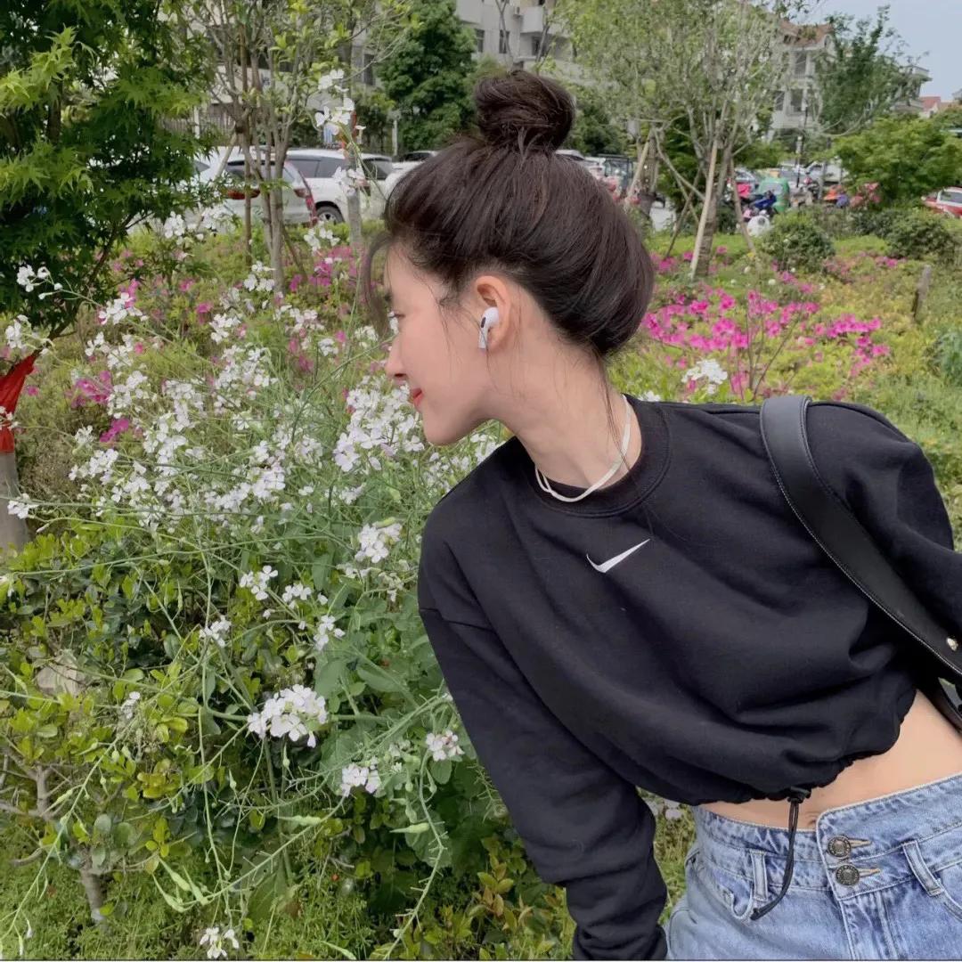 Nikeswoosh短款抽绳卫衣