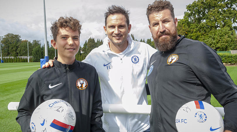 韩国青训足球带球变向技术训练,韩国足球青训vs中国小将