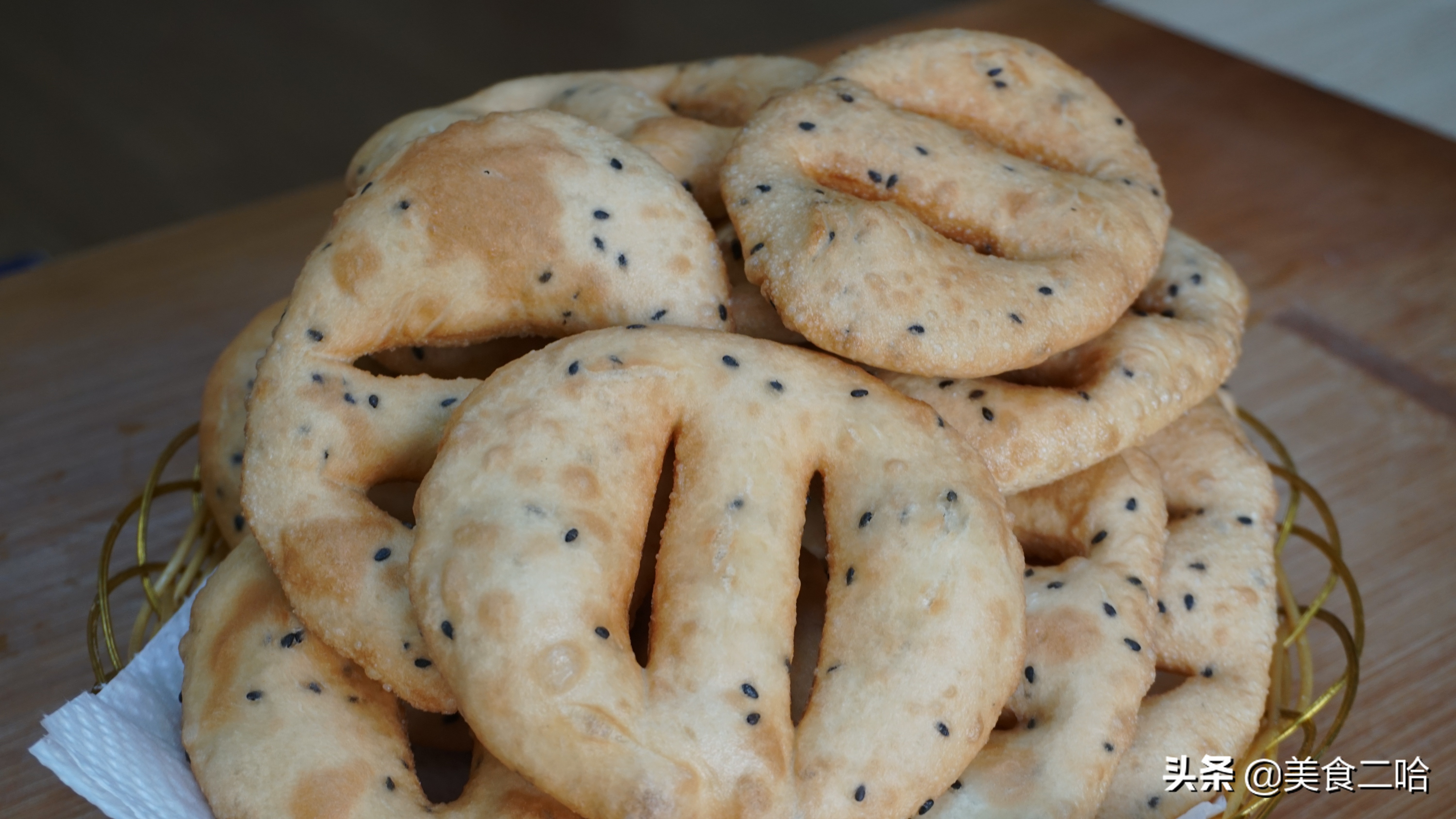 炸油饼家常做法，大刀一切，个个蓬松又柔软，比面包都要软