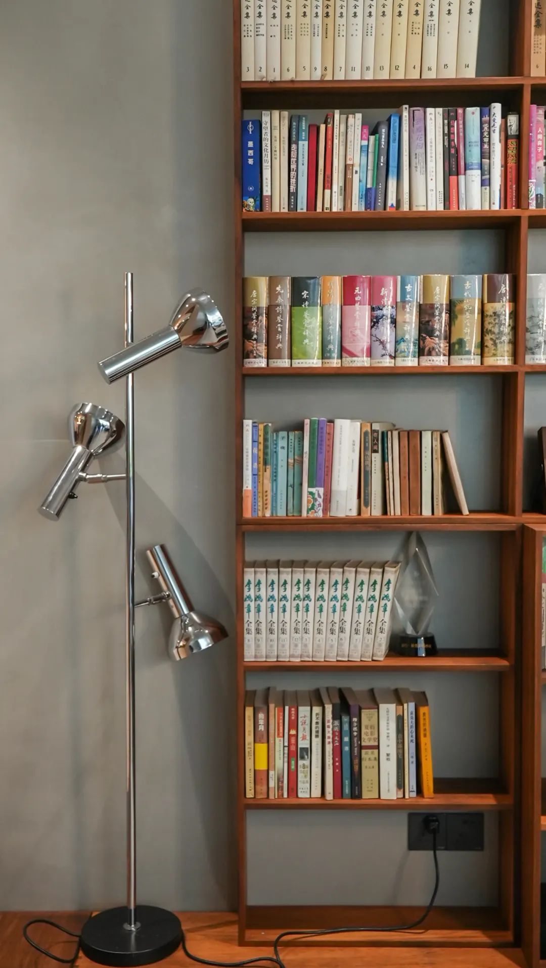 住在上海闹市400平的房子里，花开不败，开窗见池塘，太羡慕了