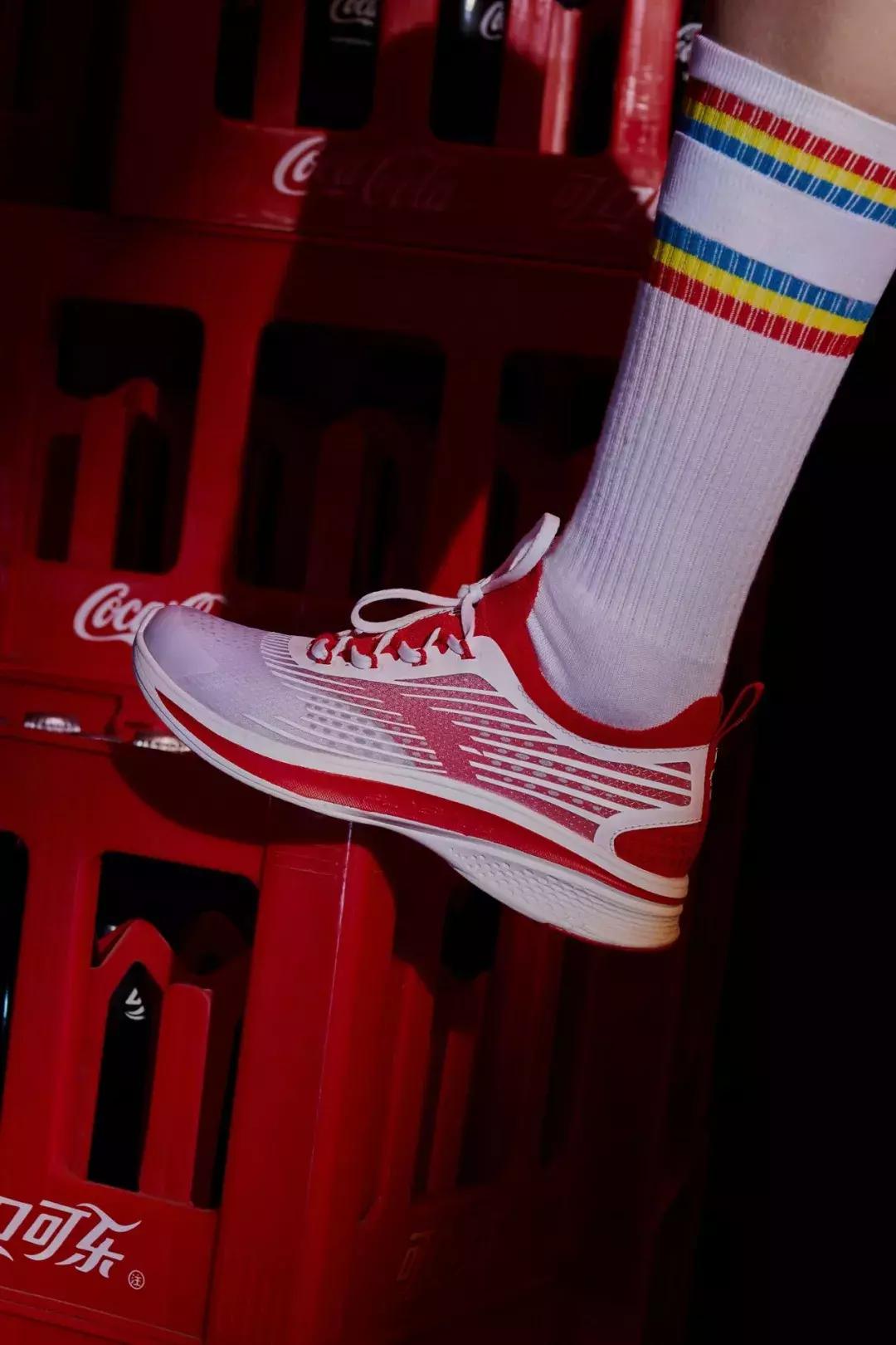 可口可乐联名跑步鞋怎么样,安踏可口可乐联名c37白熊款