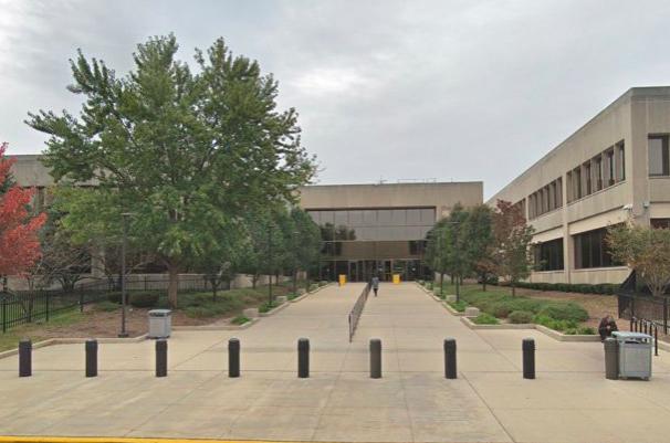 美国一女教师性侵17岁女学生被捕,美国49岁女教师侵害学生