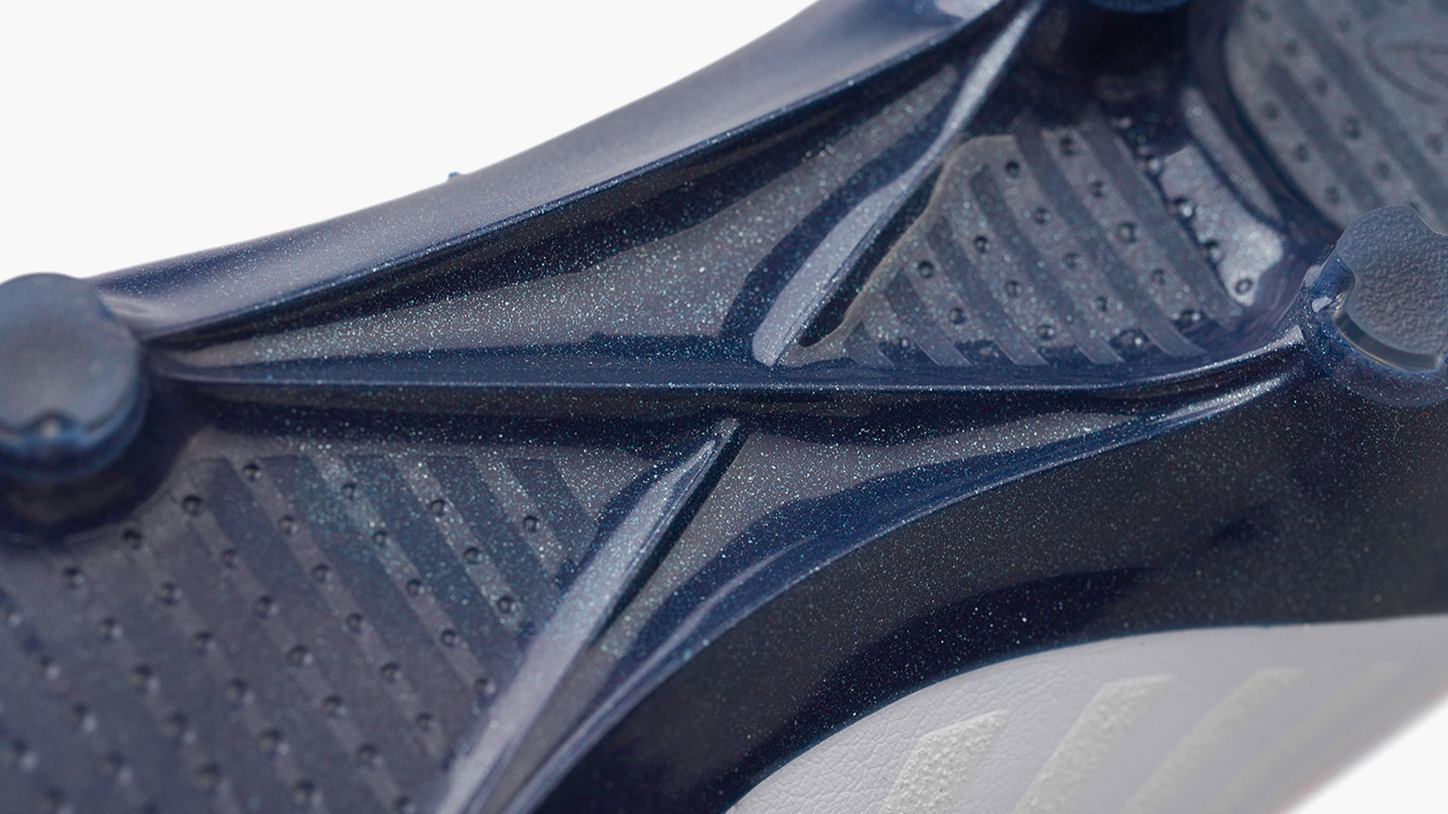 为什么伊涅斯塔老卡不能买,伊涅斯塔专属战靴