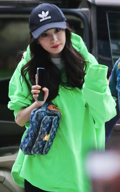 带货女王杨幂重出江湖！最近有什么连她都不能错过的时尚单品？