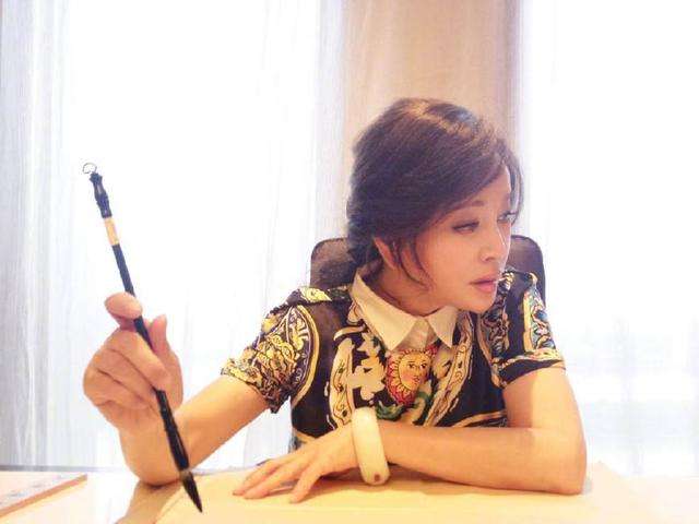 中老年红色棉袄怎么搭配,中老年女怎样穿好看