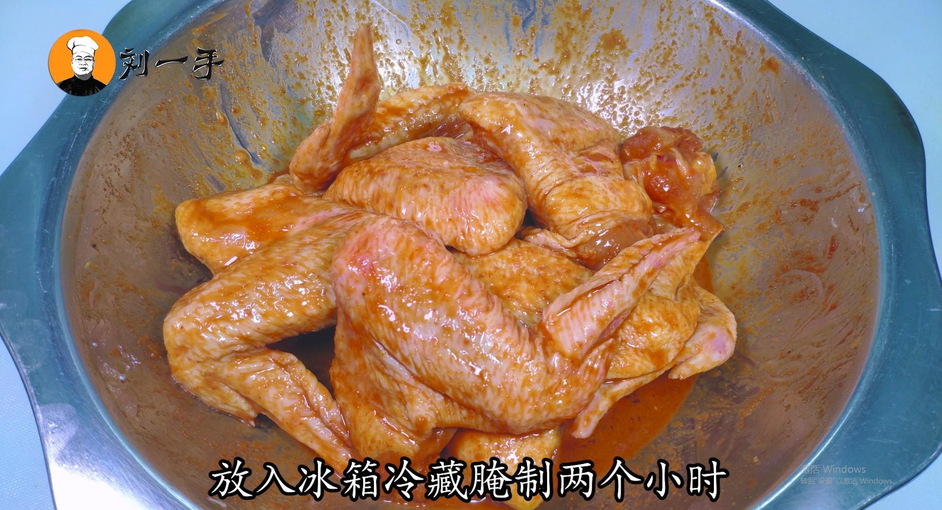 炸鸡店奥尔良烤翅的腌制方法,怎么炸鸡翅又酥又脆新奥尔良