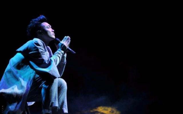 有首三个字很深情的粤语歌,意境极高的经典粤语歌