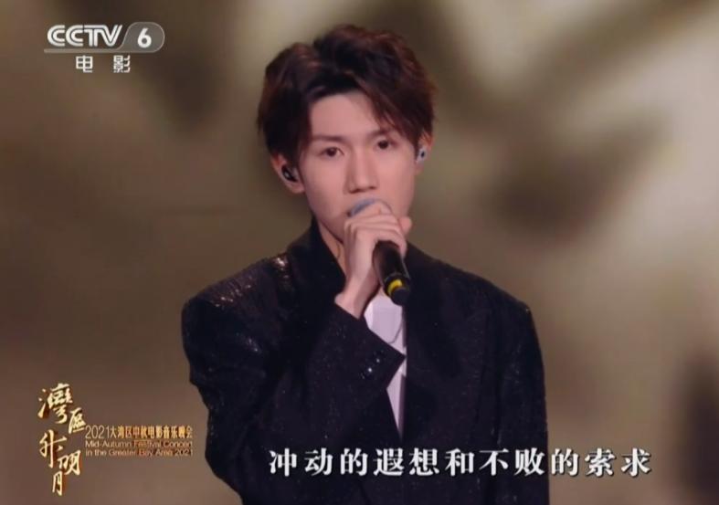 谢霆锋在台下看王菲和刘德华,谢霆锋看王菲表演