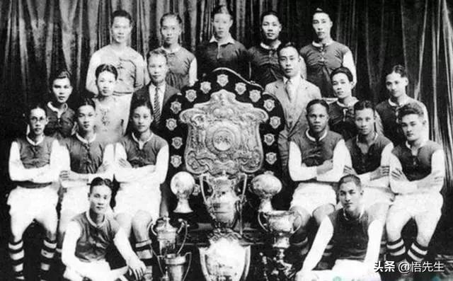 年轻时的霍金照,霍金年轻时照片有多帅