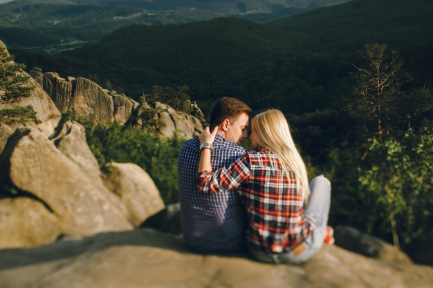 让男人疯狂爱上你的三种行为,男人如此失控原来是对你动心了