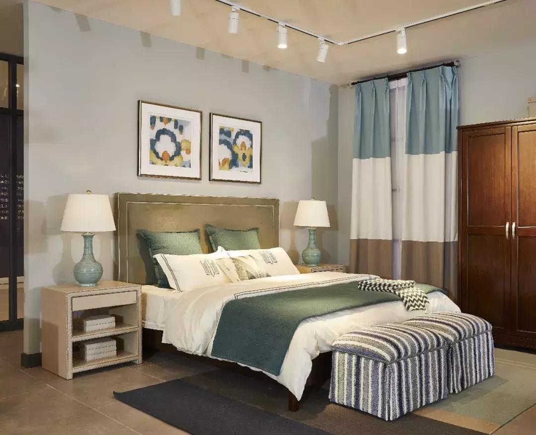 床头柜这样搭配卧室真的好美 (美洛铂格床头柜)