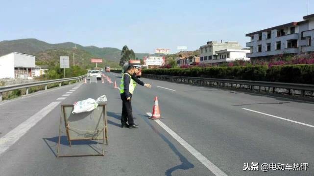 高速上换胎被扣6分只因姿势不对,高速换胎被扣12分怎么处理