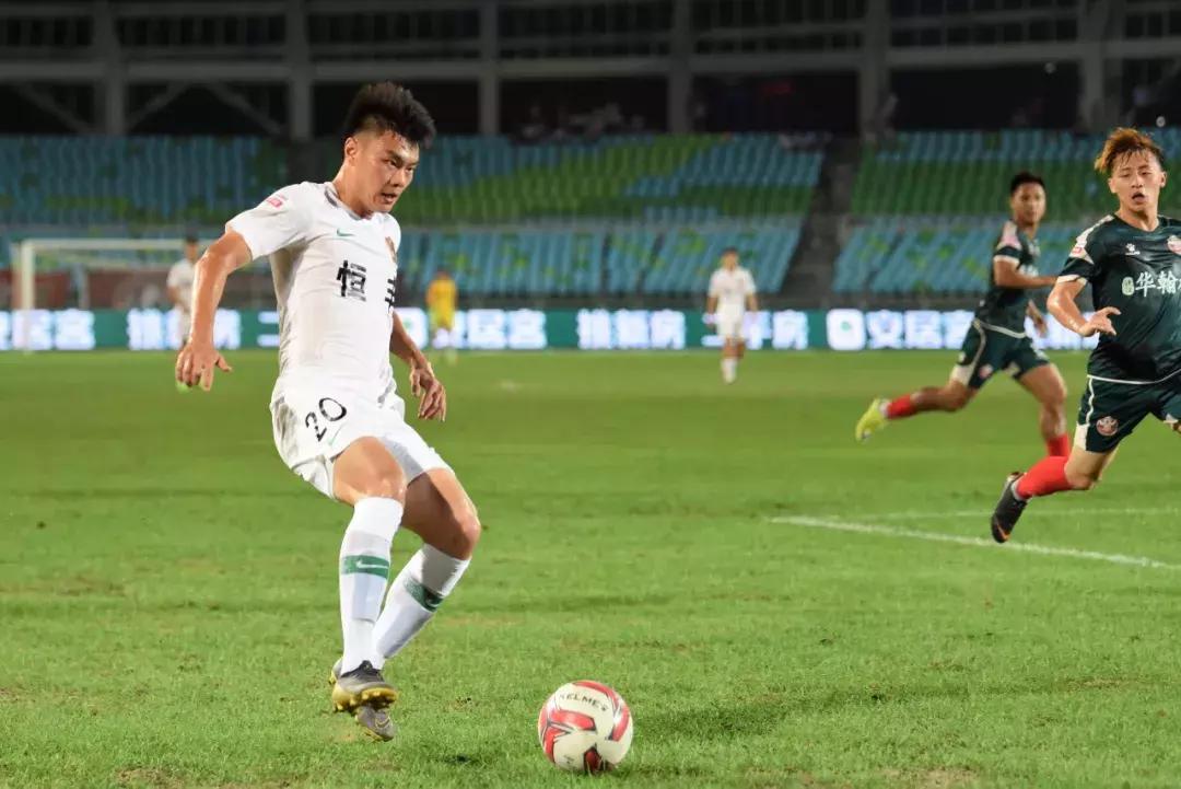 贵州恒丰莫塔角球破门,大连一方2:1贵州恒丰