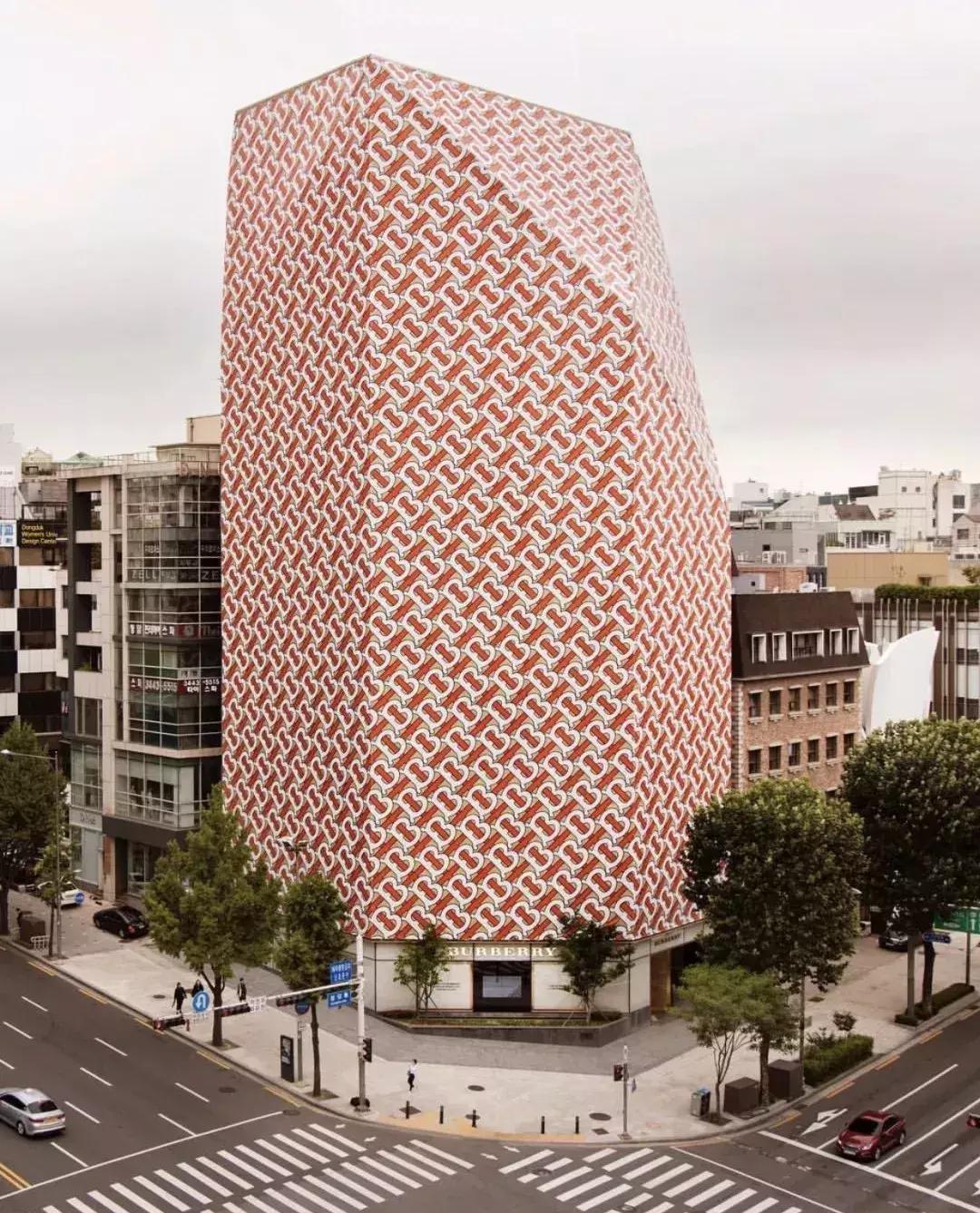 最值得买的巴宝莉,我只花费了2000元就买到了它英文