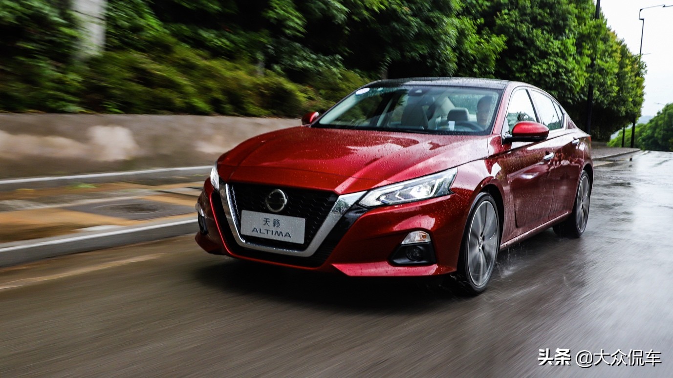 日产天籁2.0t加速官方实测,央视汽车最佳设计奖